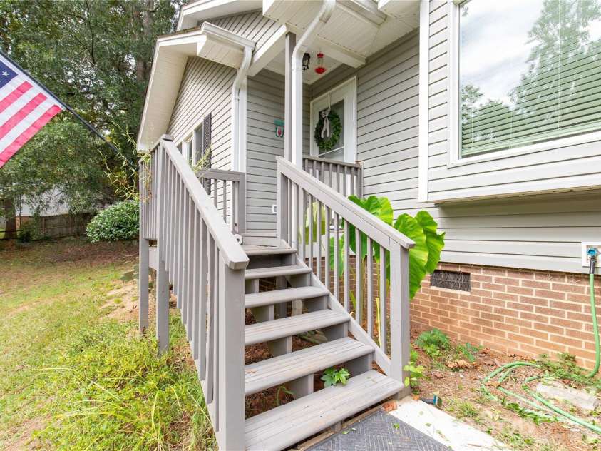 1154 Birchwood Drive, Clover, SC 29710.  MLS# CAR4425698, YatesRealty ID 54009. Front Stoop