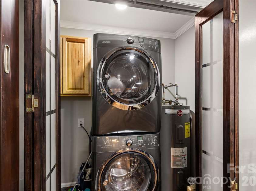 1154 Birchwood Drive, Clover, SC 29710.  MLS# CAR4425698, YatesRealty ID 54009. Laundry Closet near Kitchen