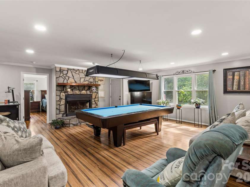 1154 Birchwood Drive, Clover, SC 29710.  MLS# CAR4425698, YatesRealty ID 54009. Pool Table & Light For Sale