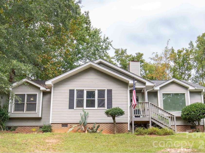 1154 Birchwood Drive, Clover, SC 29710.  MLS# CAR4425698, YatesRealty ID 54009. Welcome Home