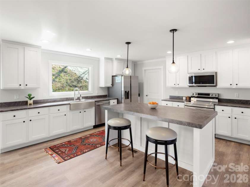 502 Hutch Mountain Road, Fletcher, NC 28732.  MLS# CAR4356159, YatesRealty ID 5401. 