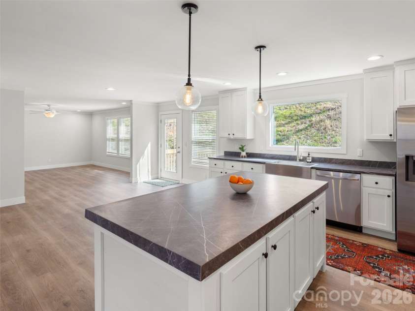 502 Hutch Mountain Road, Fletcher, NC 28732.  MLS# CAR4356159, YatesRealty ID 5401. 