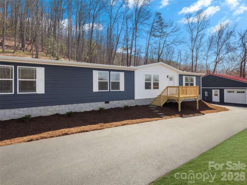 502 Hutch Mountain Road, Fletcher, NC 28732.  MLS# CAR4356159, YatesRealty ID 5401. 