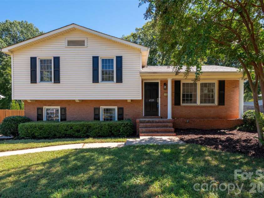 6929 Thorncliff Drive, Charlotte, NC 28210.  MLS# CAR4429691, YatesRealty ID 54010. 