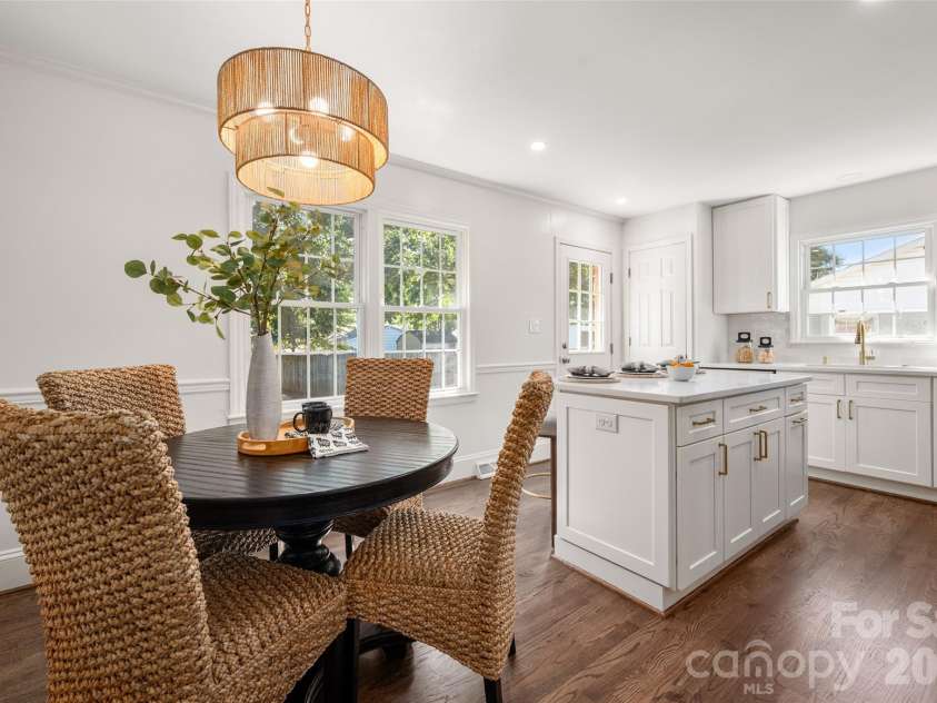 6929 Thorncliff Drive, Charlotte, NC 28210.  MLS# CAR4429691, YatesRealty ID 54010. 