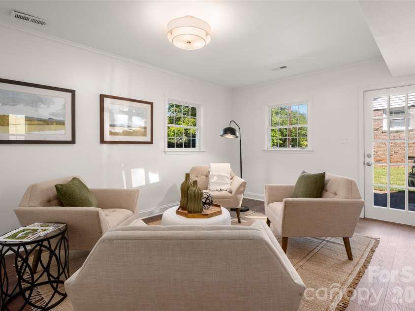 6929 Thorncliff Drive, Charlotte, NC 28210.  MLS# CAR4429691, YatesRealty ID 54010. 