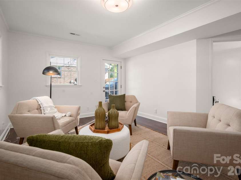 6929 Thorncliff Drive, Charlotte, NC 28210.  MLS# CAR4429691, YatesRealty ID 54010. 