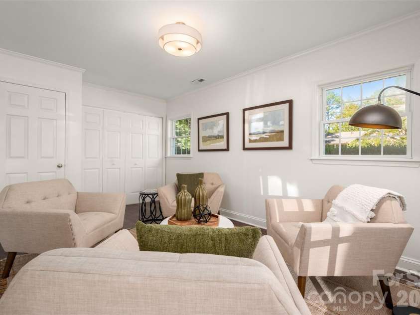 6929 Thorncliff Drive, Charlotte, NC 28210.  MLS# CAR4429691, YatesRealty ID 54010. 