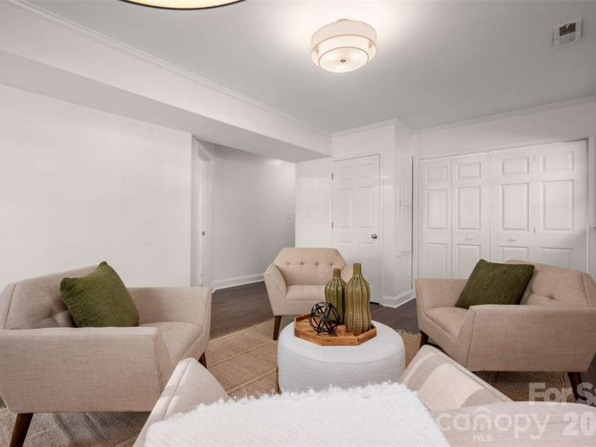 6929 Thorncliff Drive, Charlotte, NC 28210.  MLS# CAR4429691, YatesRealty ID 54010. 