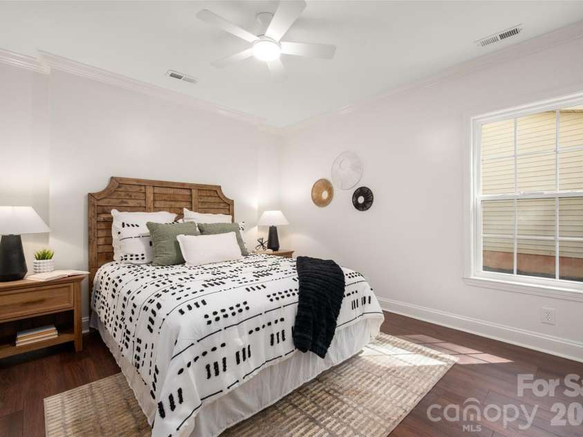 6929 Thorncliff Drive, Charlotte, NC 28210.  MLS# CAR4429691, YatesRealty ID 54010. 