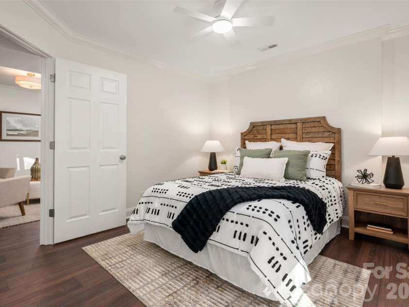 6929 Thorncliff Drive, Charlotte, NC 28210.  MLS# CAR4429691, YatesRealty ID 54010. 