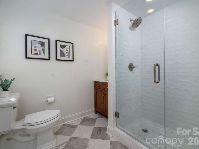 6929 Thorncliff Drive, Charlotte, NC 28210.  MLS# CAR4429691, YatesRealty ID 54010. 