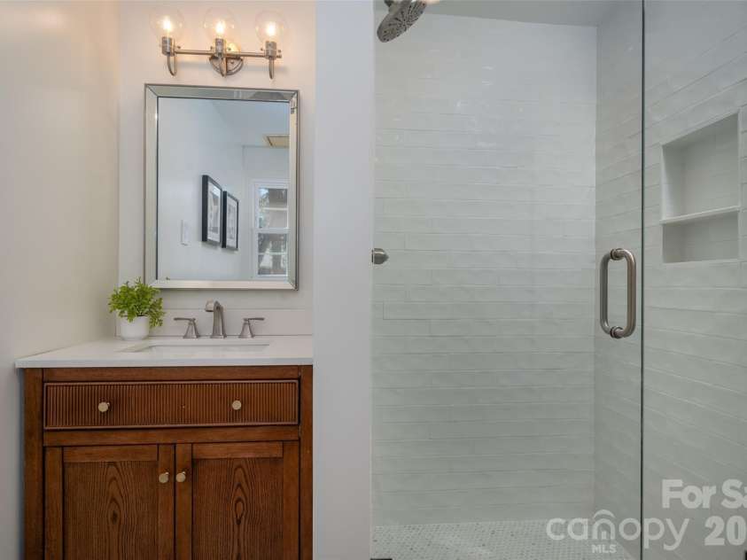6929 Thorncliff Drive, Charlotte, NC 28210.  MLS# CAR4429691, YatesRealty ID 54010. 