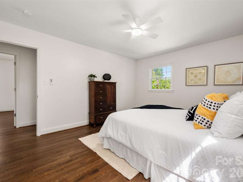 6929 Thorncliff Drive, Charlotte, NC 28210.  MLS# CAR4429691, YatesRealty ID 54010. 