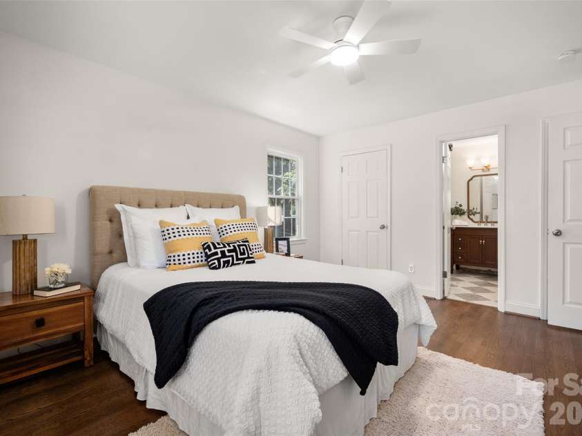 6929 Thorncliff Drive, Charlotte, NC 28210.  MLS# CAR4429691, YatesRealty ID 54010. 