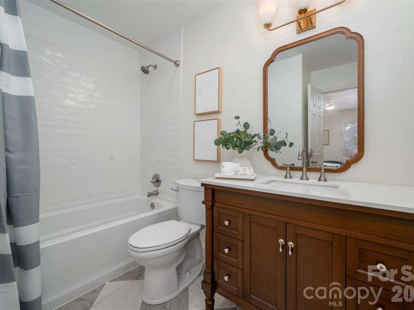 6929 Thorncliff Drive, Charlotte, NC 28210.  MLS# CAR4429691, YatesRealty ID 54010. 