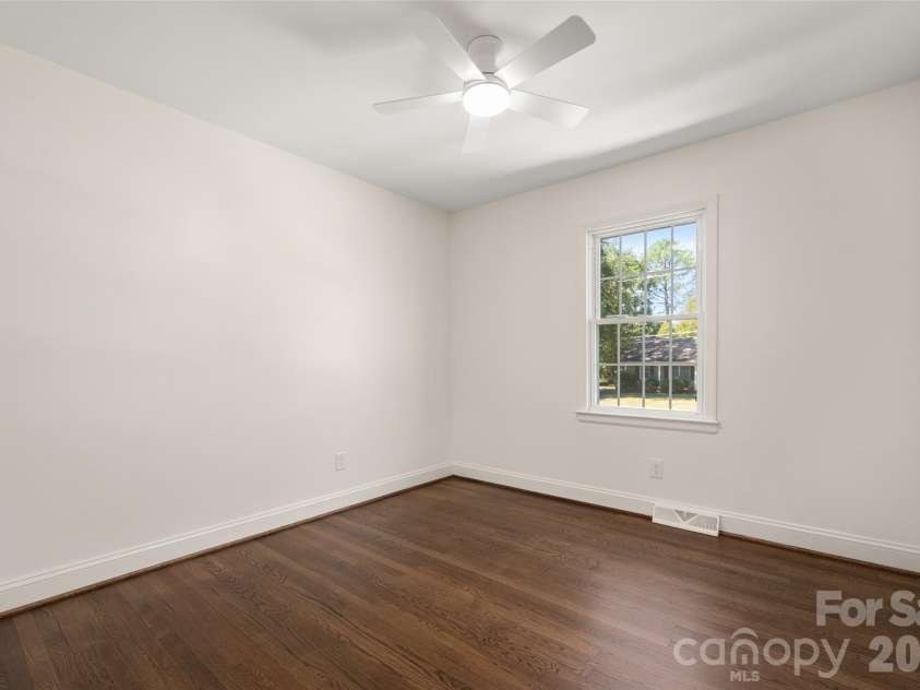 6929 Thorncliff Drive, Charlotte, NC 28210.  MLS# CAR4429691, YatesRealty ID 54010. 