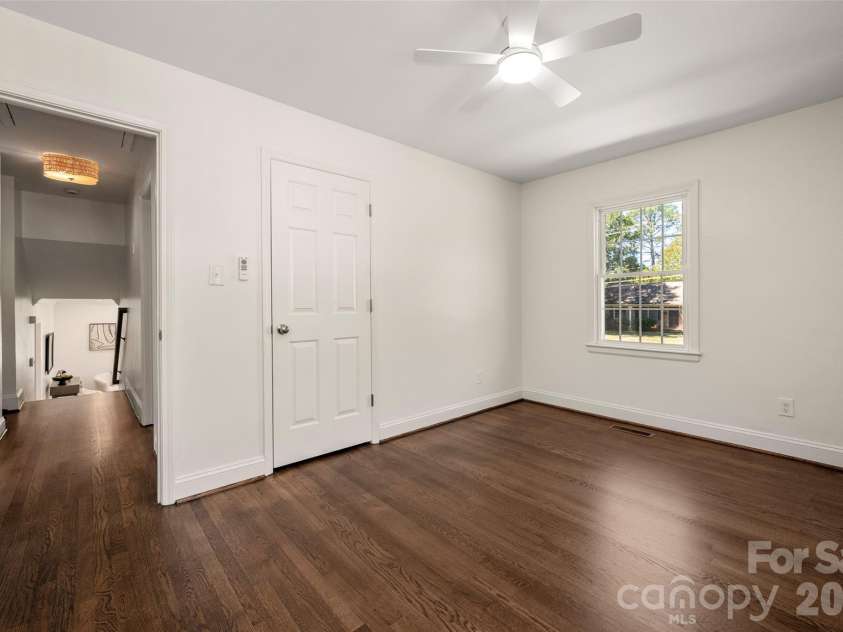 6929 Thorncliff Drive, Charlotte, NC 28210.  MLS# CAR4429691, YatesRealty ID 54010. 