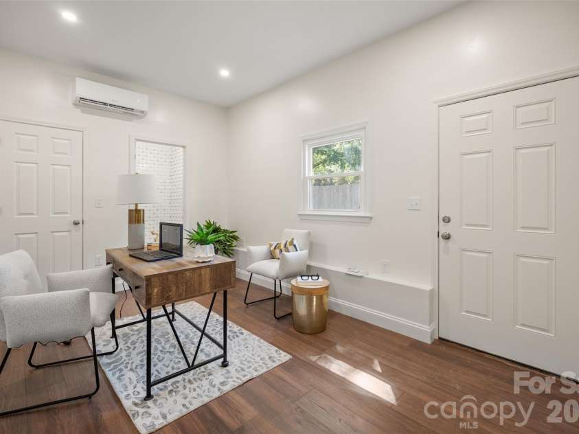 6929 Thorncliff Drive, Charlotte, NC 28210.  MLS# CAR4429691, YatesRealty ID 54010. 