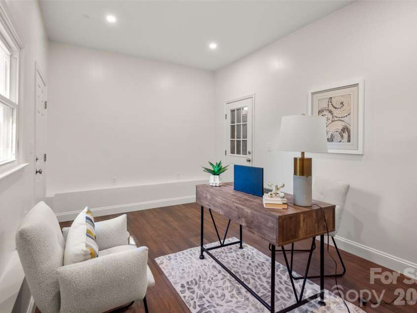 6929 Thorncliff Drive, Charlotte, NC 28210.  MLS# CAR4429691, YatesRealty ID 54010. 