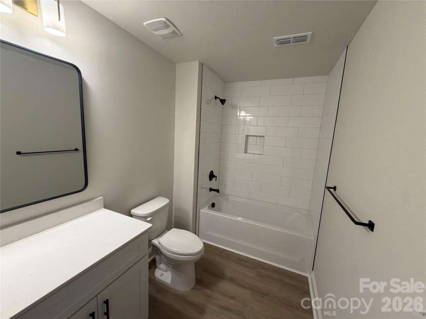 552 Carolyn Lane, Charlotte, NC 28213.  MLS# CAR4426145, YatesRealty ID 54013. 