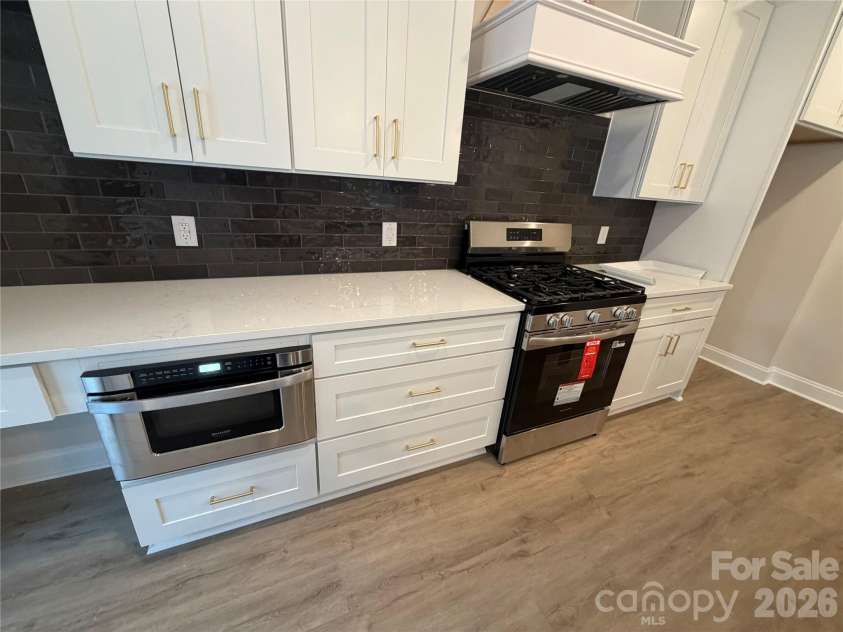 552 Carolyn Lane, Charlotte, NC 28213.  MLS# CAR4426145, YatesRealty ID 54013. 