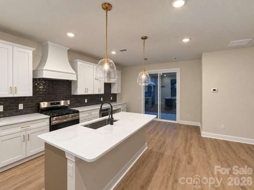552 Carolyn Lane, Charlotte, NC 28213.  MLS# CAR4426145, YatesRealty ID 54013. 