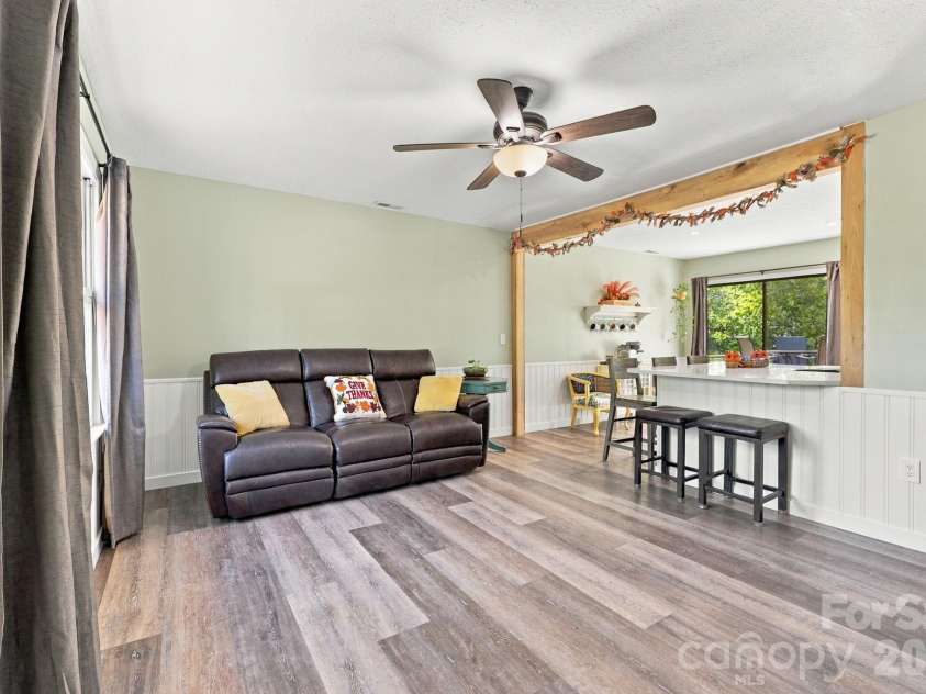 204 Oakdale Road, Waynesville, NC 28786.  MLS# CAR4428185, YatesRealty ID 54015. 