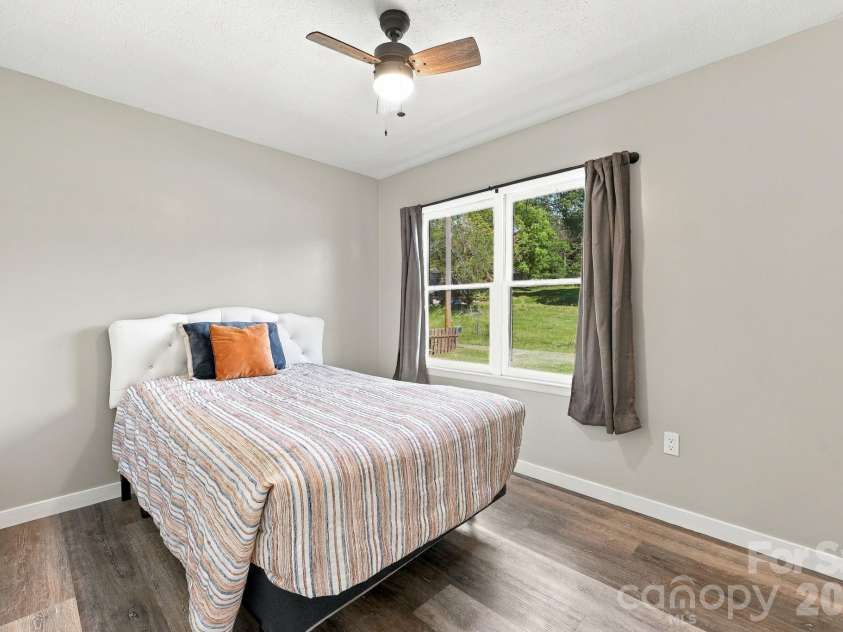 204 Oakdale Road, Waynesville, NC 28786.  MLS# CAR4428185, YatesRealty ID 54015. 