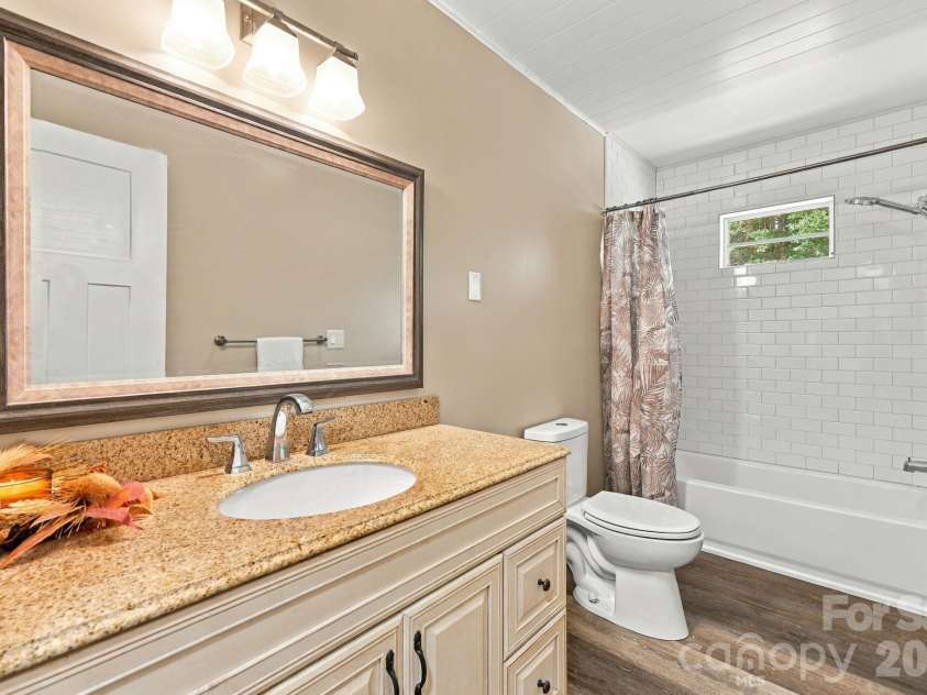 204 Oakdale Road, Waynesville, NC 28786.  MLS# CAR4428185, YatesRealty ID 54015. 