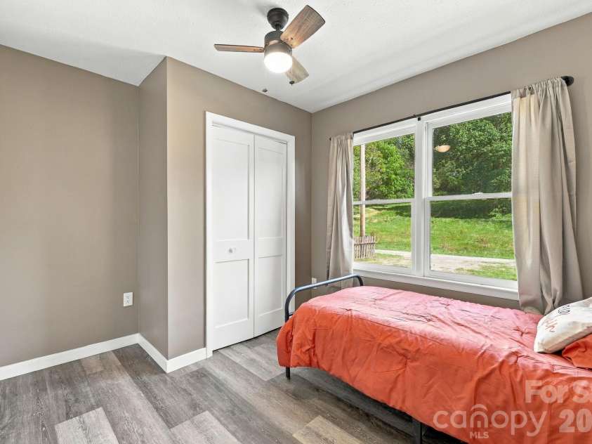 204 Oakdale Road, Waynesville, NC 28786.  MLS# CAR4428185, YatesRealty ID 54015. 