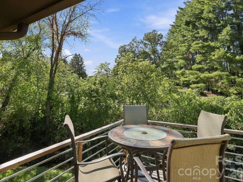 204 Oakdale Road, Waynesville, NC 28786.  MLS# CAR4428185, YatesRealty ID 54015. 