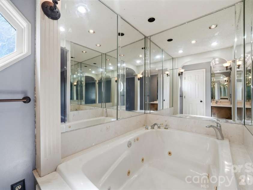 2351 Ellerbe Drive, Kannapolis, NC 28083.  MLS# CAR4430208, YatesRealty ID 54016. Jetted tub in primary bath