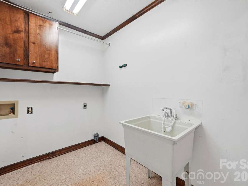 2351 Ellerbe Drive, Kannapolis, NC 28083.  MLS# CAR4430208, YatesRealty ID 54016. Main-floor laundry with utility sink