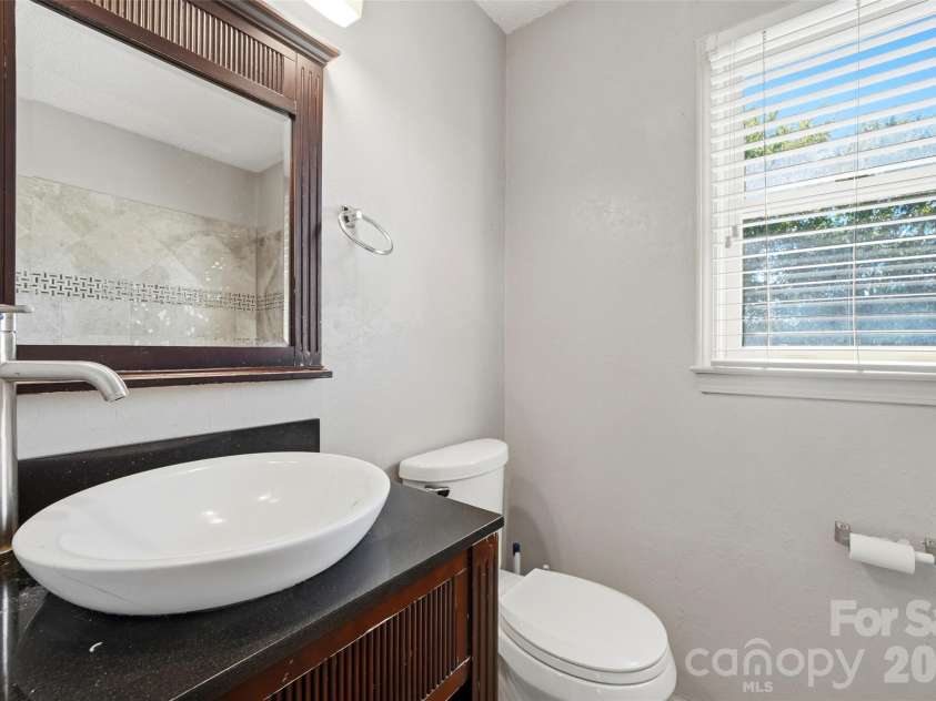 2351 Ellerbe Drive, Kannapolis, NC 28083.  MLS# CAR4430208, YatesRealty ID 54016. Upstairs hall bath