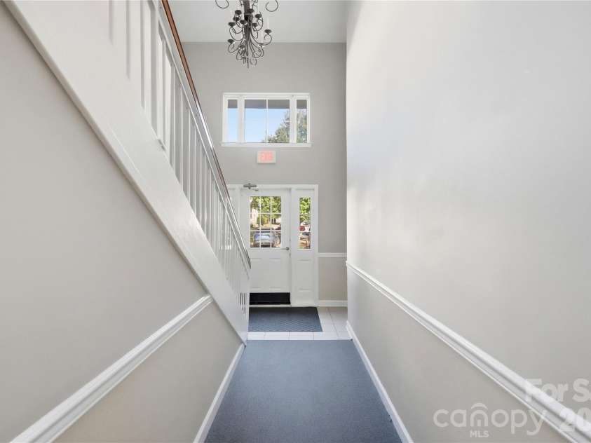 16406 Redstone Mountain Lane, Charlotte, NC 28277.  MLS# CAR4429830, YatesRealty ID 54019. Entrance hall