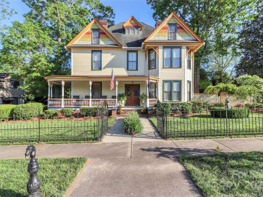 235 Walnut Street, Statesville, NC 28677.  MLS# CAR4134450, YatesRealty ID 5402. 