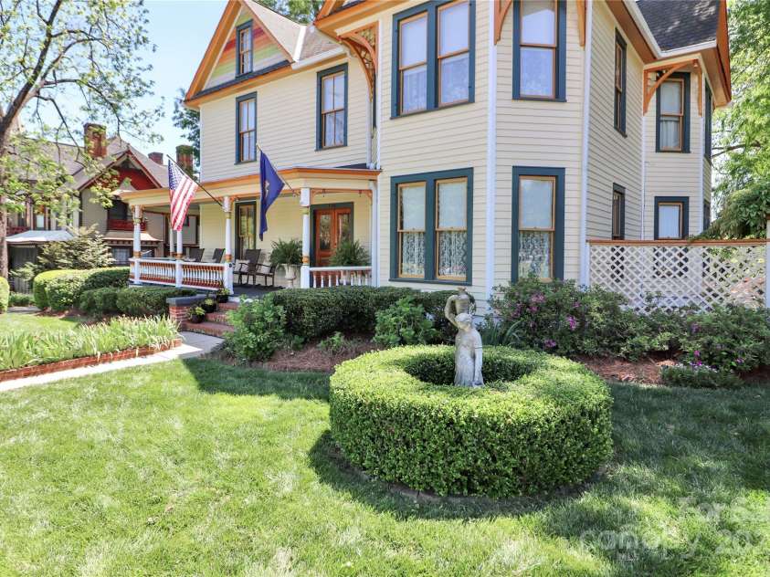 235 Walnut Street, Statesville, NC 28677.  MLS# CAR4134450, YatesRealty ID 5402. 