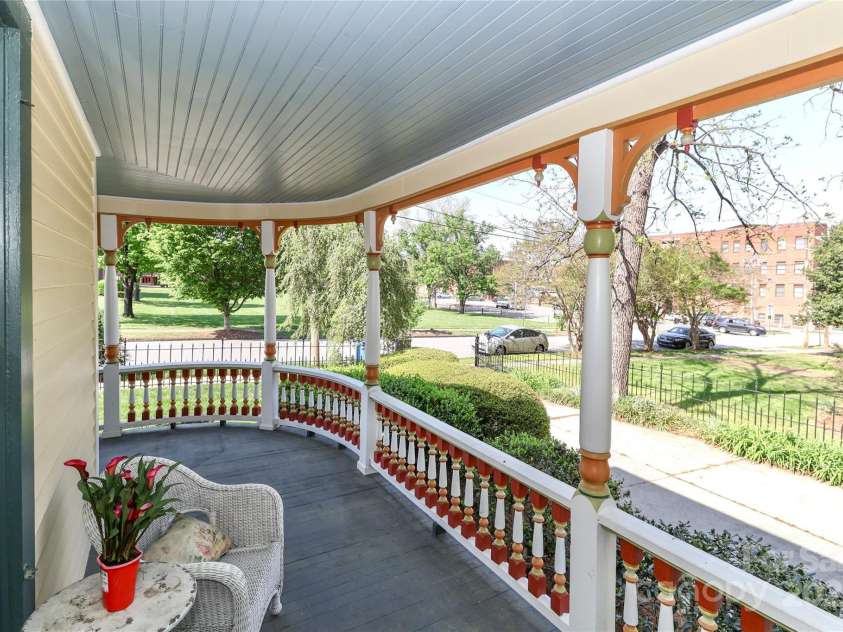 235 Walnut Street, Statesville, NC 28677.  MLS# CAR4134450, YatesRealty ID 5402. 