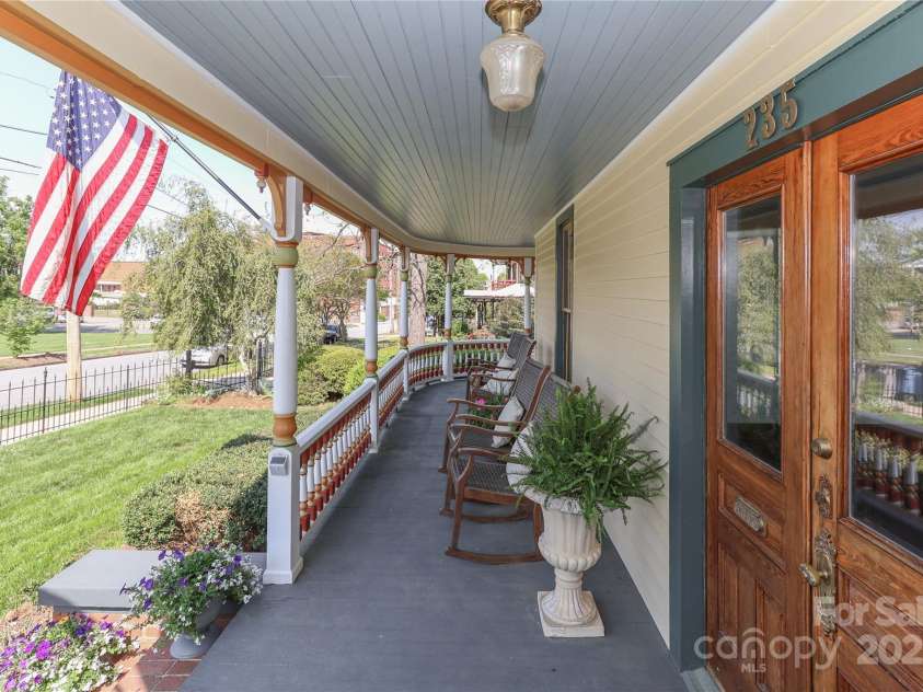 235 Walnut Street, Statesville, NC 28677.  MLS# CAR4134450, YatesRealty ID 5402. 