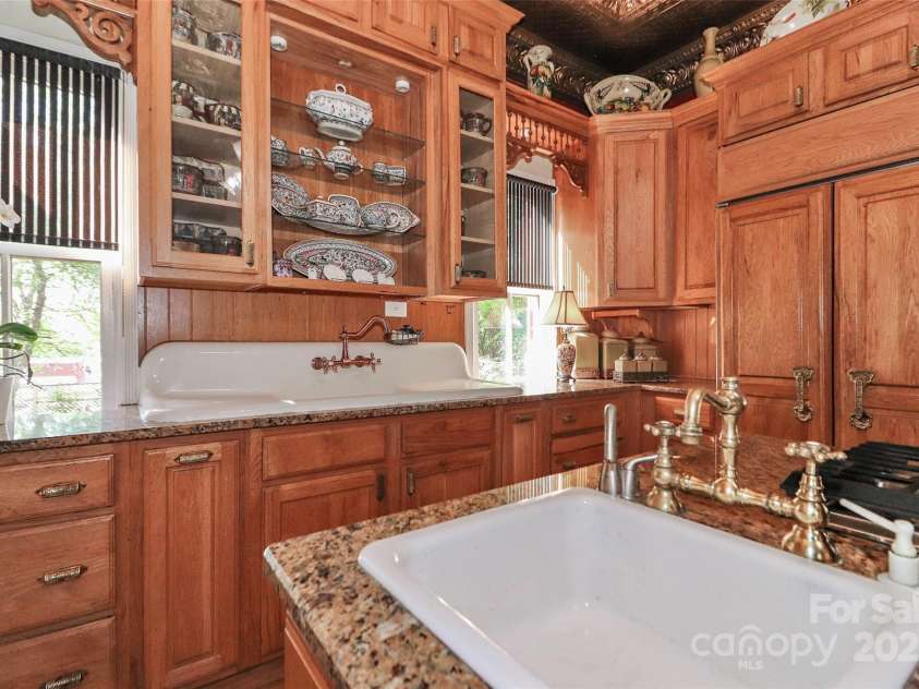 235 Walnut Street, Statesville, NC 28677.  MLS# CAR4134450, YatesRealty ID 5402. 