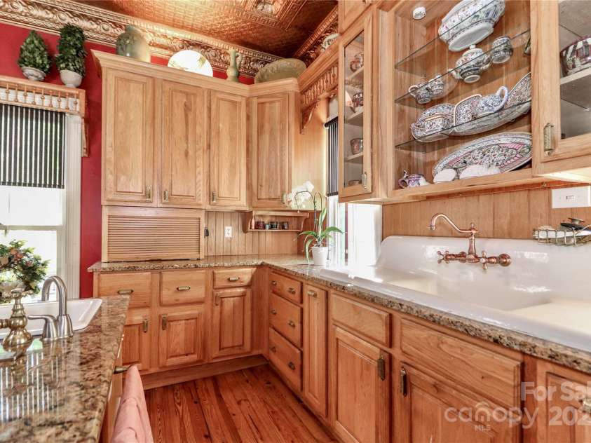 235 Walnut Street, Statesville, NC 28677.  MLS# CAR4134450, YatesRealty ID 5402. 