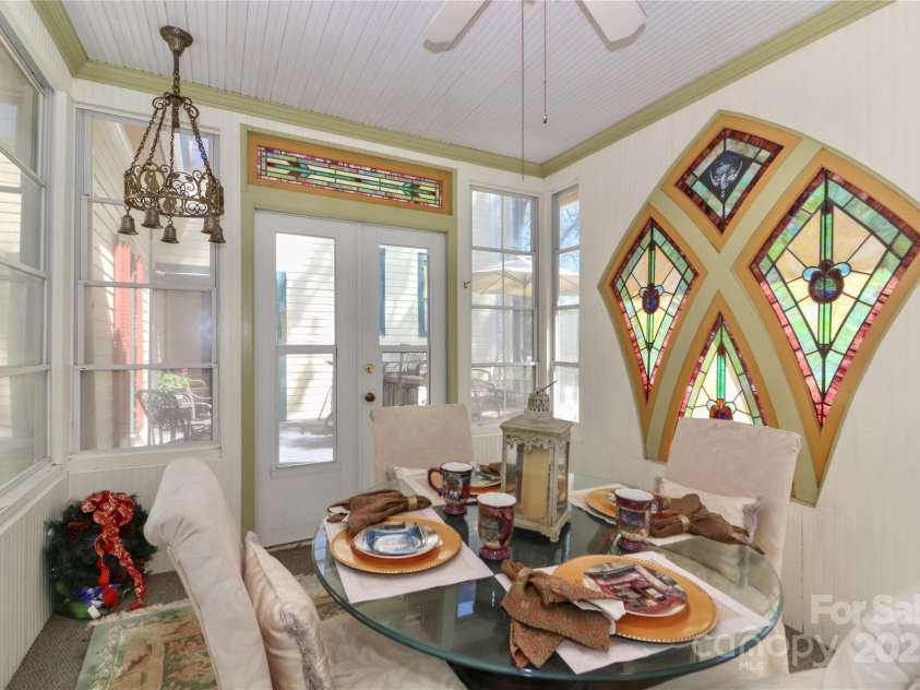 235 Walnut Street, Statesville, NC 28677.  MLS# CAR4134450, YatesRealty ID 5402. 