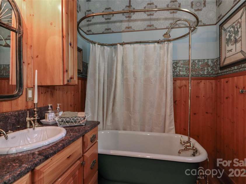 235 Walnut Street, Statesville, NC 28677.  MLS# CAR4134450, YatesRealty ID 5402. Main Level Full Bath