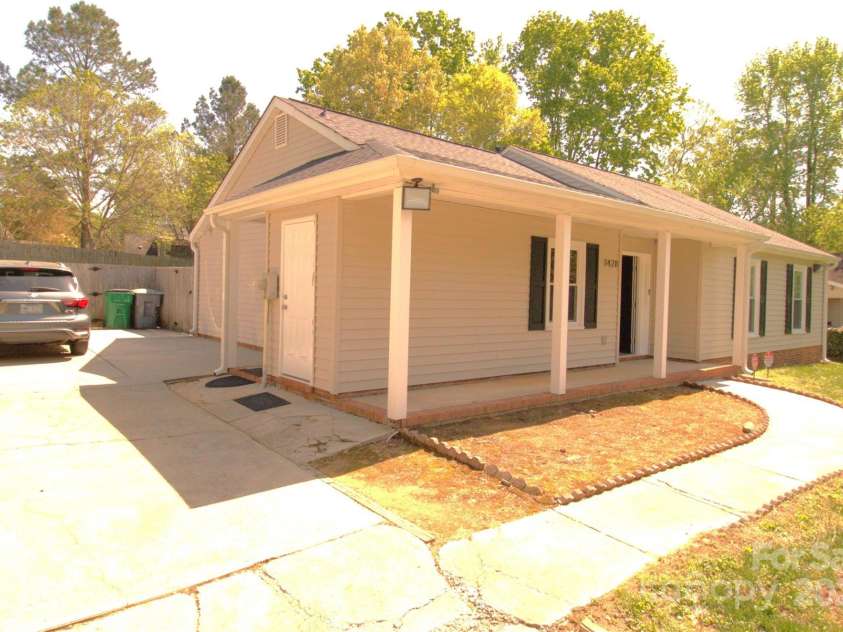 7428 beaufort Circle, Charlotte, NC 28227.  MLS# CAR4245860, YatesRealty ID 5402. 