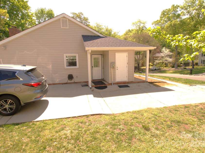 7428 beaufort Circle, Charlotte, NC 28227.  MLS# CAR4245860, YatesRealty ID 5402. 