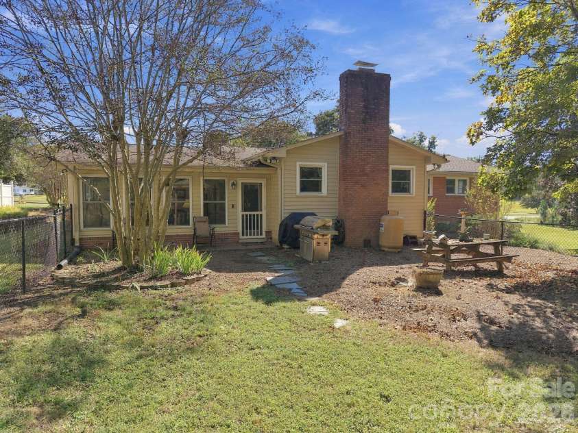 82 Henderson Street, Badin, NC 28009.  MLS# CAR4430106, YatesRealty ID 54020. 