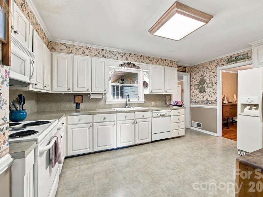 82 Henderson Street, Badin, NC 28009.  MLS# CAR4430106, YatesRealty ID 54020. 