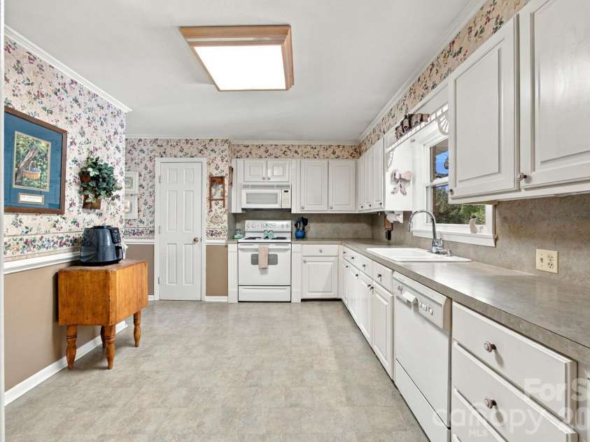 82 Henderson Street, Badin, NC 28009.  MLS# CAR4430106, YatesRealty ID 54020. 