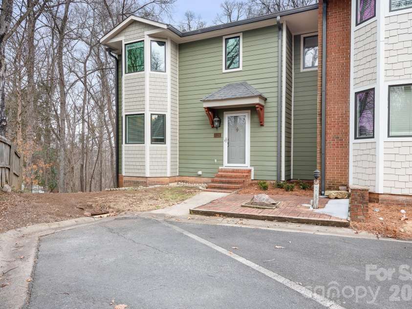 1126 Hanford Place, Concord, NC 28027.  MLS# CAR4430117, YatesRealty ID 54021. 